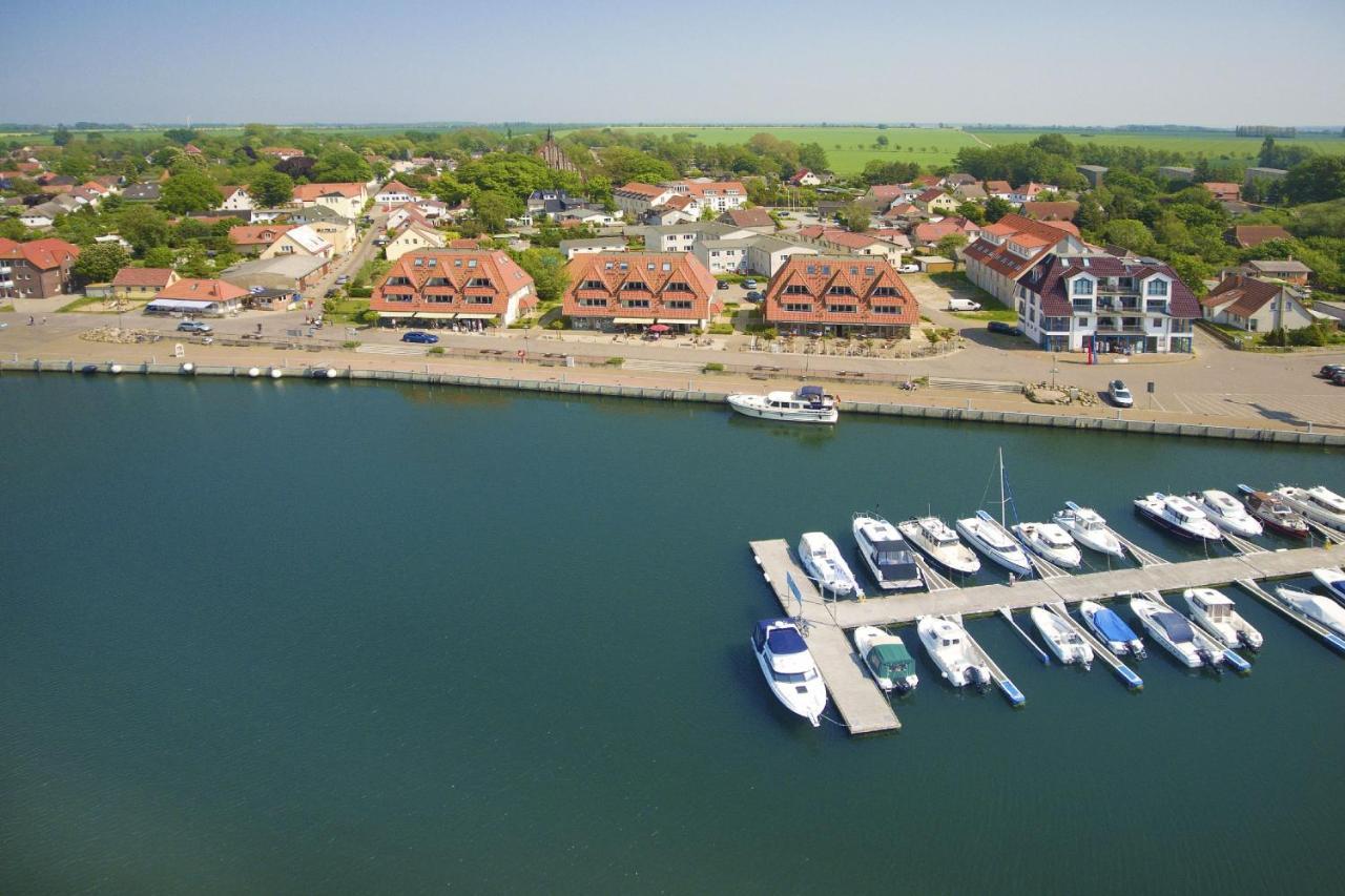 Hafennahe Ferienwohnung Mit Balkon Und Meerblick - Hafenhaeuser Wiek Wohnung 14 Wiek auf Rügen Екстериор снимка